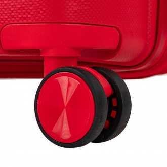 Medium hard/soft suitcases with a capacity of L