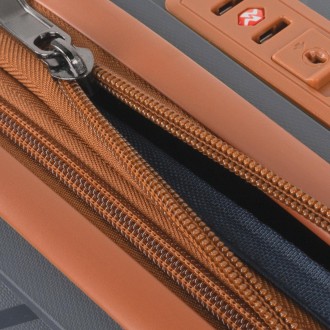 Set de 2/3 valises (Cabin, Medium et Large) Sena rigid/soft avec une capacité de 90 L.