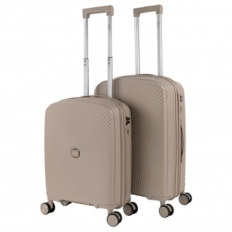 Valises souples et rigides de taille moyenne de l Ardèche, d une capacité de 61 litres.